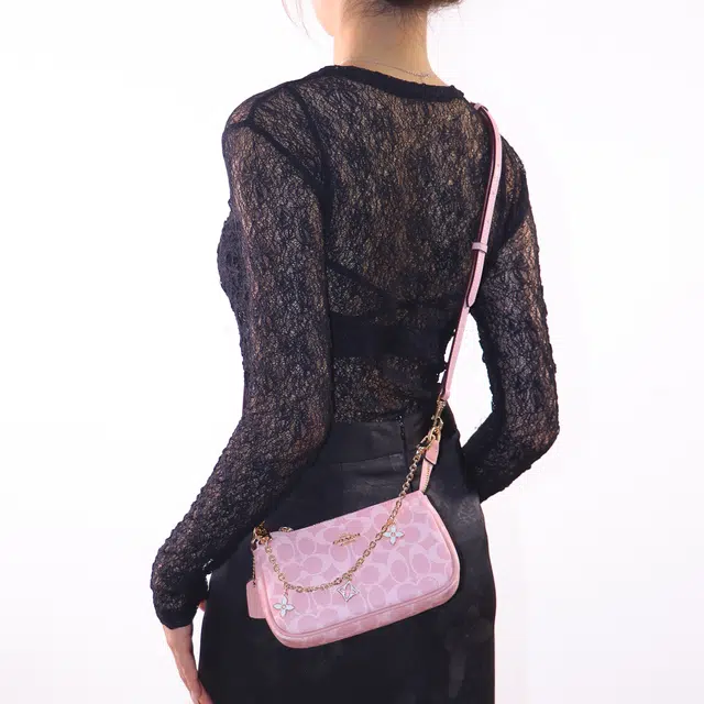 CoachNolita19