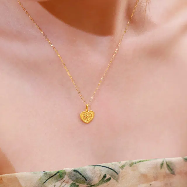 华熹福珠宝 简约设计高级感龙鳞爱心轻奢百搭锁骨链 足金 一口价 吊坠 女