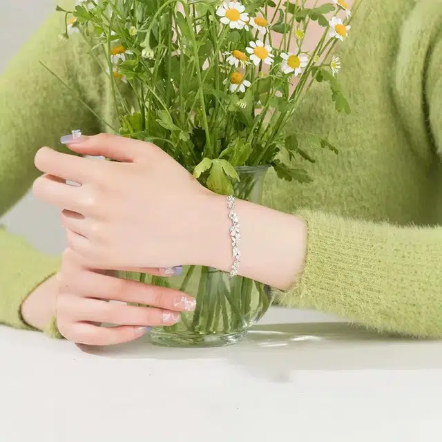 925
