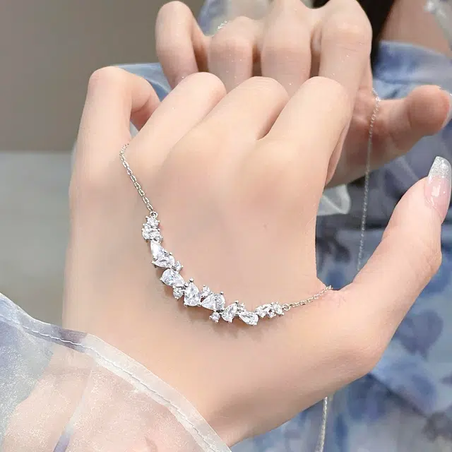 925