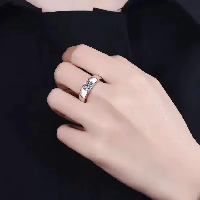 925