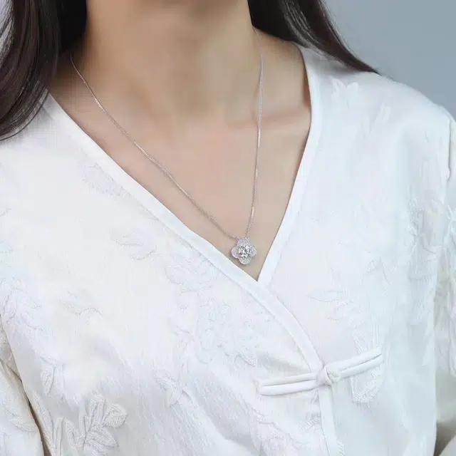 925