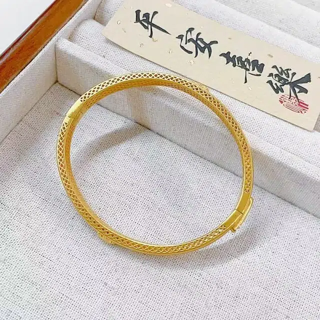 999