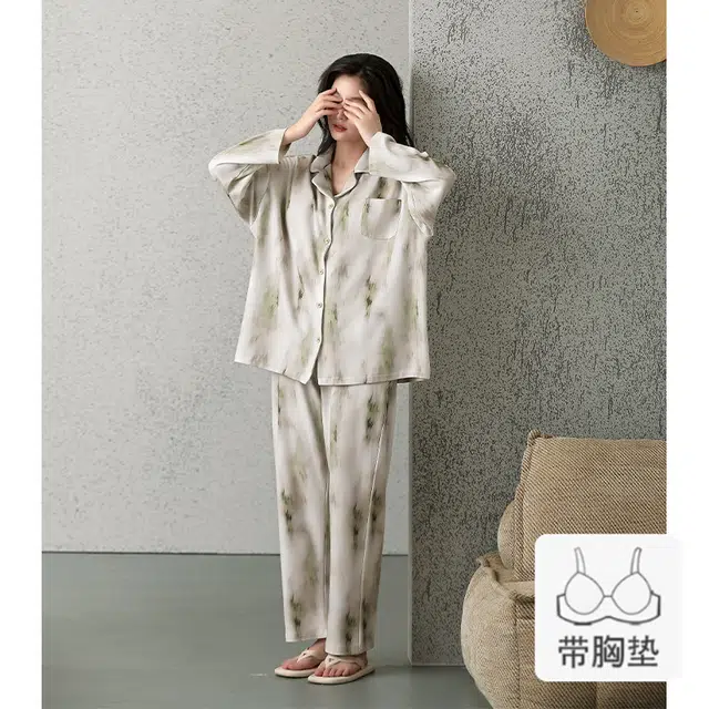 欧迪芬 亲肤柔软透气舒适带胸垫泼墨可外穿家居服睡衣套装 女款 绿色晕染