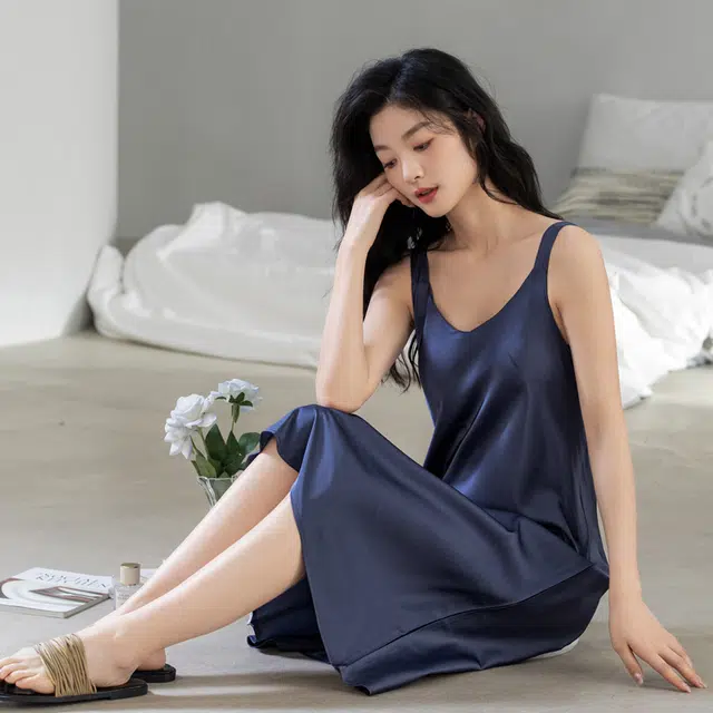 欧迪芬 亲肤丝滑透气带胸垫一体可外穿居家服吊带睡裙 女款