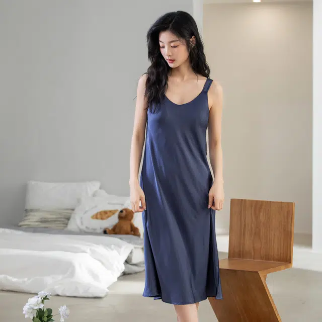 欧迪芬 亲肤丝滑透气带胸垫一体可外穿居家服吊带睡裙 女款