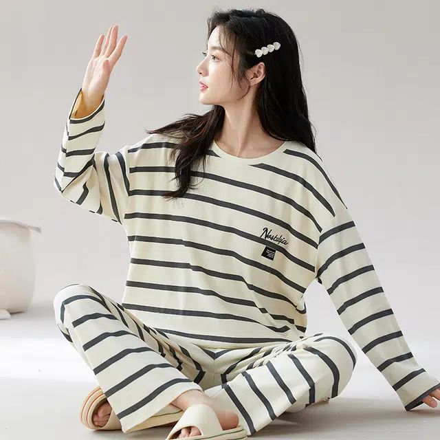欧迪芬 纯棉家居服字母图案免穿文胸圆领长袖柔软舒适亲肤休闲线条透气春夏款长裤睡衣套装 女款 白色