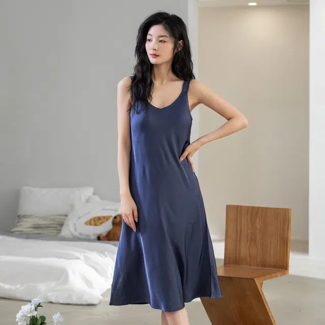 欧迪芬 亲肤丝滑透气带胸垫一体可外穿居家服吊带睡裙 女款
