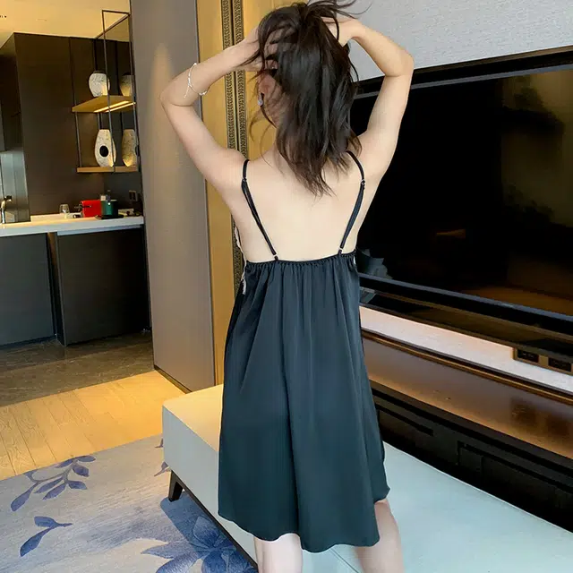 欧迪芬 性感纯欲风冰丝无袖吊带家居服带胸垫不凸点睡裙 女款