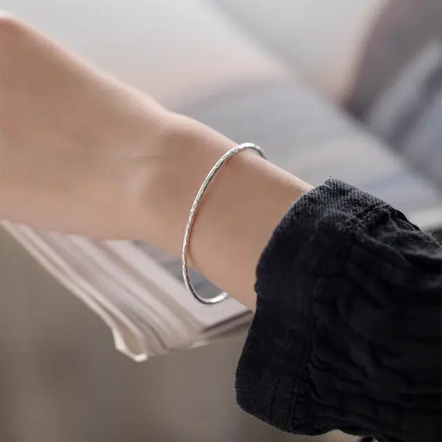 谧月珠宝 新中式国潮风古风清冷感小众设计古法传承锤纹镯子个性时尚极简主义显年轻复古素圈温婉温柔 合金 手镯 女款