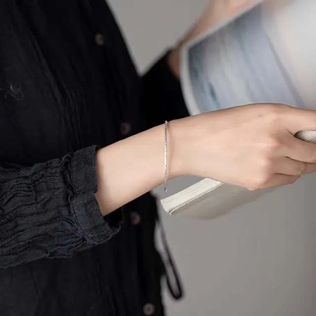 谧月珠宝 新中式国潮风古风清冷感小众设计古法传承锤纹镯子个性时尚极简主义显年轻复古素圈温婉温柔 合金 手镯 女款