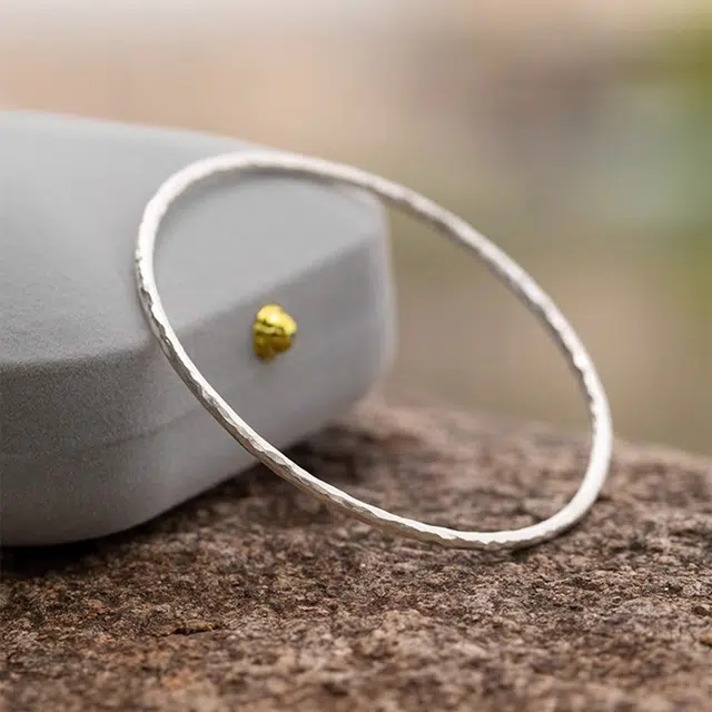 谧月珠宝 新中式国潮风古风清冷感小众设计古法传承锤纹镯子个性时尚极简主义显年轻复古素圈温婉温柔 合金 手镯 女款