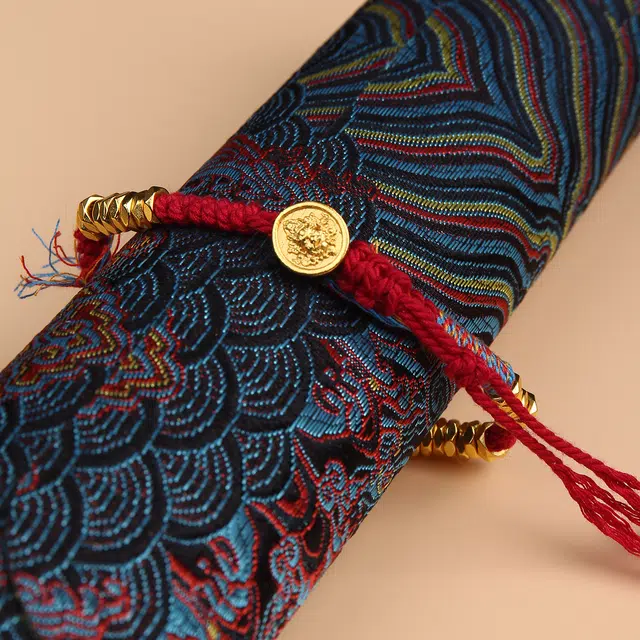 谧月珠宝 新中式国潮风黄财神盘缠钱币五彩手工编织绳时尚轻奢精致高级感平安喜乐百搭饰品古法复古好运 合金 手链 男女同款情侣款