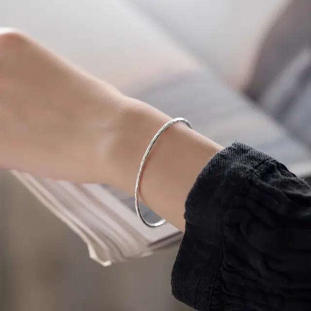 谧月珠宝 新中式国潮风古风清冷感小众设计古法传承锤纹镯子个性时尚极简主义显年轻复古素圈温婉温柔 合金 手镯 女款