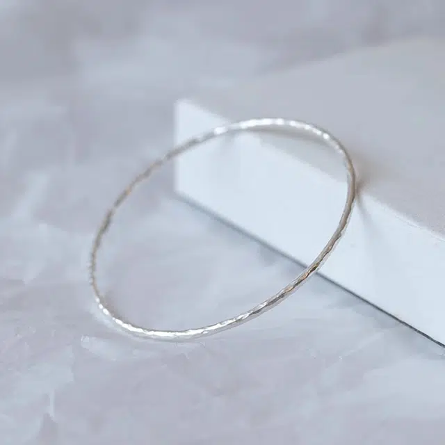 谧月珠宝 新中式国潮风古风清冷感小众设计古法传承锤纹镯子个性时尚极简主义显年轻复古素圈温婉温柔 合金 手镯 女款