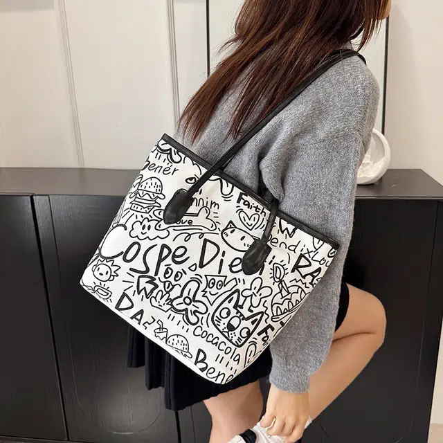 米囹 俏皮动画素描涂鸦风 高中初中女孩品味童年乐趣 动力出街女款 轻盈 拎包 常规 青少年 白色/黑色/粉红色