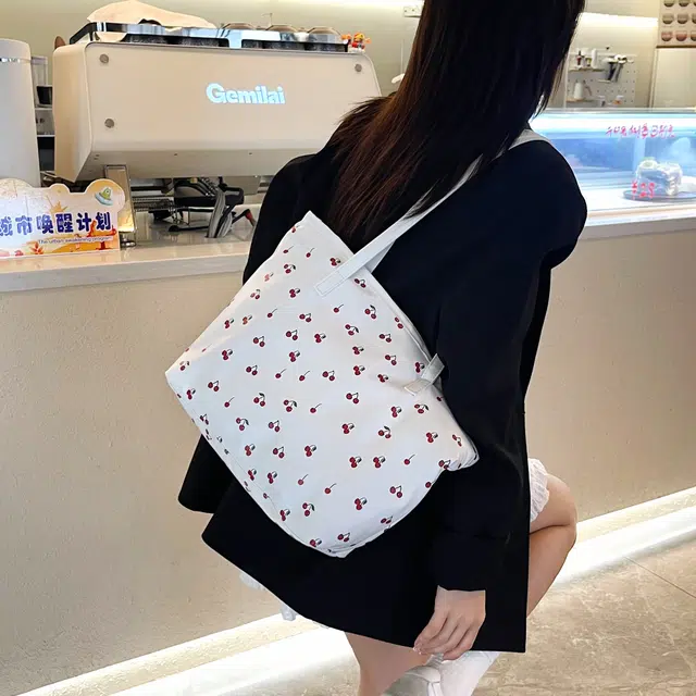 米囹 樱桃印花可爱风格 大容量 初中高中经典街头男女同款 轻盈 斜跨包 常规 白色/黑色/红色/棕色