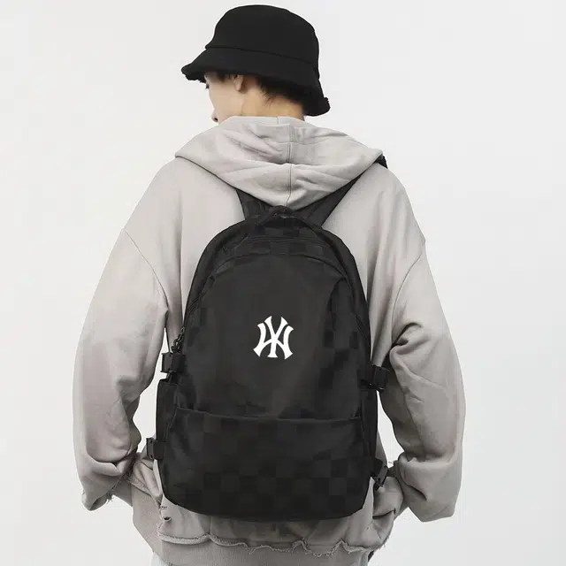 米囹 方格细节酷大容量肩带舒适 个性设计百搭秋时光 男女同款 轻盈 双肩包 黑色