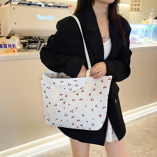 米囹 樱桃印花可爱风格 大容量 初中高中经典街头男女同款 轻盈 斜跨包 常规 白色/黑色/红色/棕色