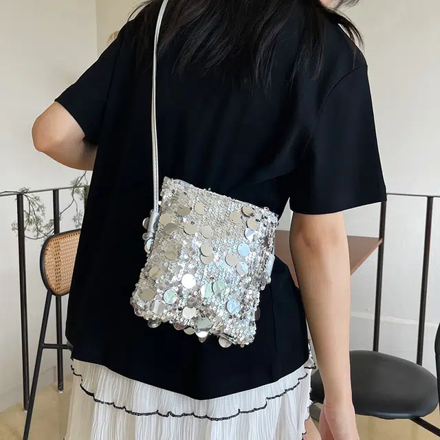 米囹 亮晶晶元素街头吸睛单品 女孩乐趣穿搭别样优雅 女款 轻盈 斜跨包 小号 银色/黑色/紫色/金色
