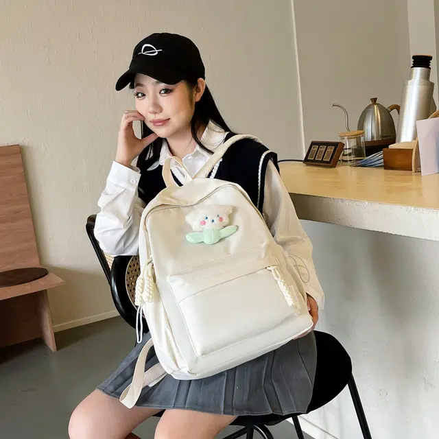 米囹 别样潮萌毛绒小熊点睛穿搭 秋时光加宽肩带舒适男女同款 轻盈 双肩包 常规 乳白色/黑色/粉红色/浅黄色/浅绿色