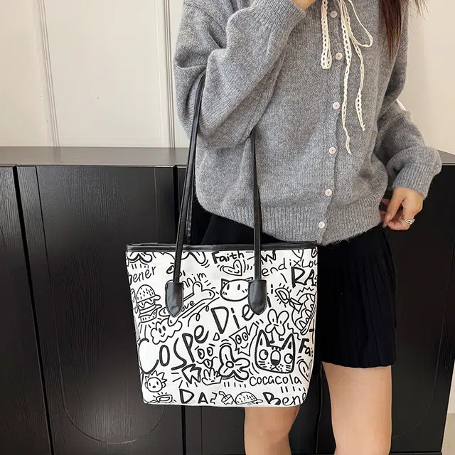 米囹 俏皮动画素描涂鸦风 高中初中女孩品味童年乐趣 动力出街女款 轻盈 拎包 常规 青少年 白色/黑色/粉红色