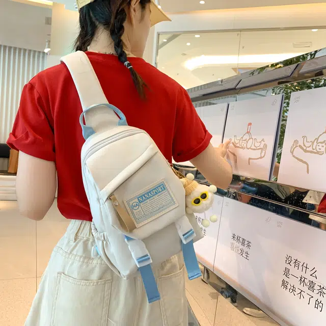 米囹 女孩百搭甜酷风 经典逛街出游通勤 男女同款 轻盈 斜跨包 中号 白色/黑色/红色/紫色/粉红色