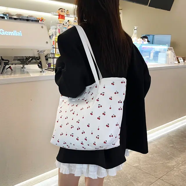 米囹 樱桃印花可爱风格 大容量 初中高中经典街头男女同款 轻盈 斜跨包 常规 白色/黑色/红色/棕色