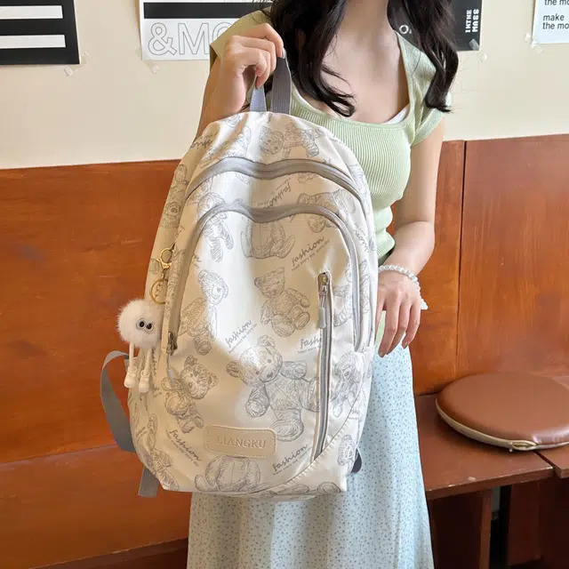 米囹 小熊印花表达精致范 大容量背包 户外登山男女同款 轻盈 双肩包 常规 白色/浅灰色/黑色/绿色