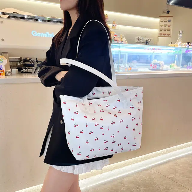 米囹 樱桃印花可爱风格 大容量 初中高中经典街头男女同款 轻盈 斜跨包 常规 白色/黑色/红色/棕色