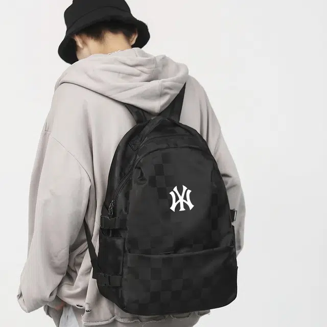 米囹 方格细节酷大容量肩带舒适 个性设计百搭秋时光 男女同款 轻盈 双肩包 黑色