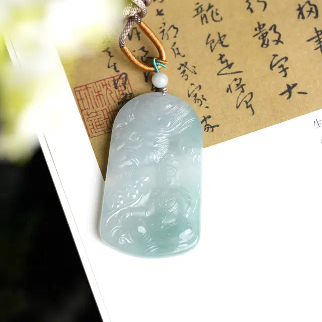 清雪 新中式国风 守护 好运 大师工艺 观音 狮头 晴底雕刻牌子 糯冰 翡翠项链 男女同款情侣款