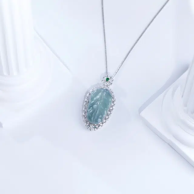 925