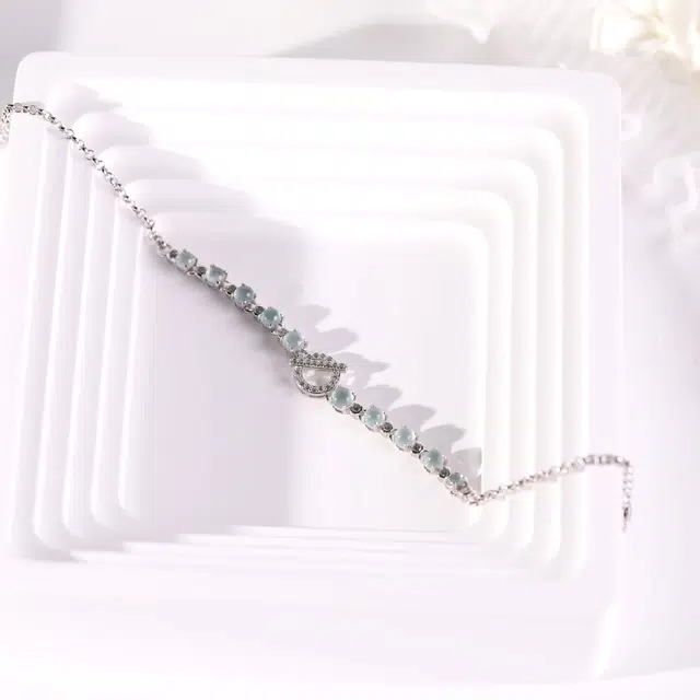 925