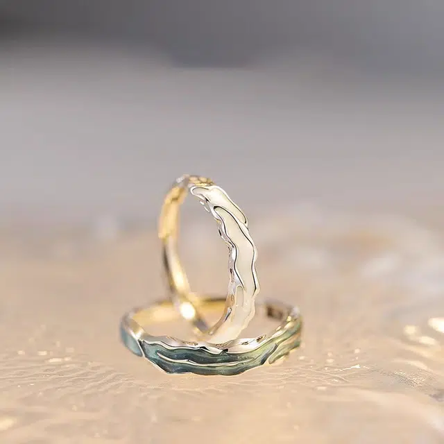925