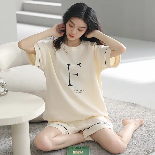 贴身领域 时尚字母印花圆领短袖带口袋可外穿薄款休闲家居服三分裤睡衣套装 女款 米白色