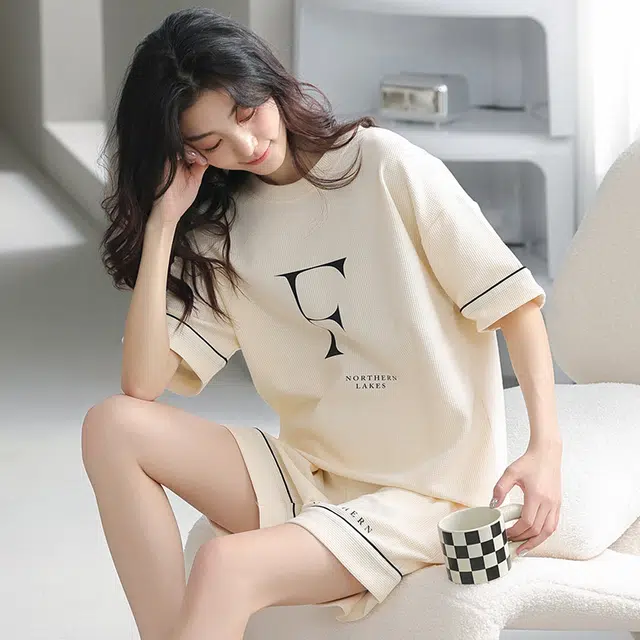 贴身领域 时尚字母印花圆领短袖带口袋可外穿薄款休闲家居服三分裤睡衣套装 女款 米白色