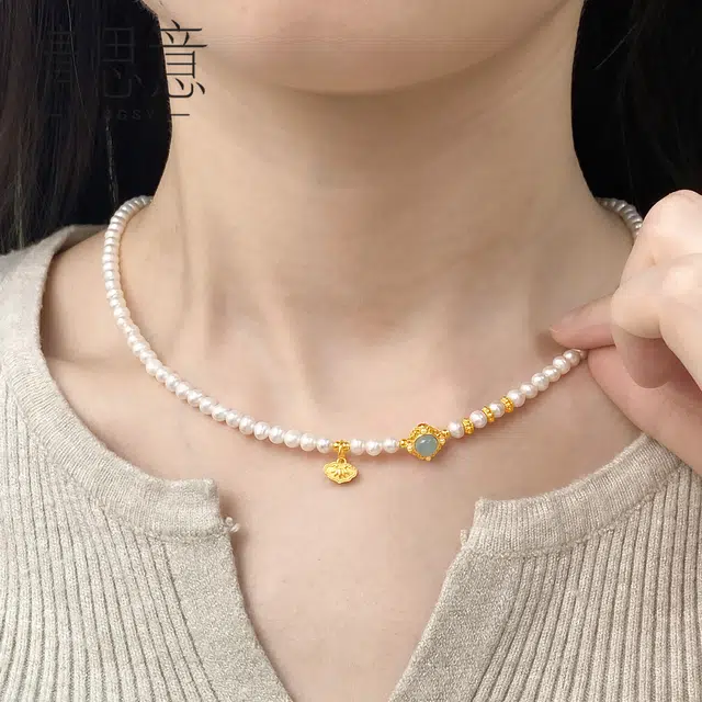 925