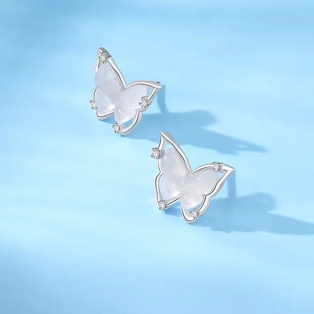 925