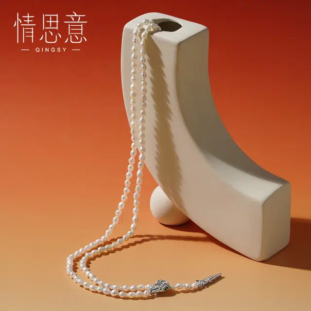 925