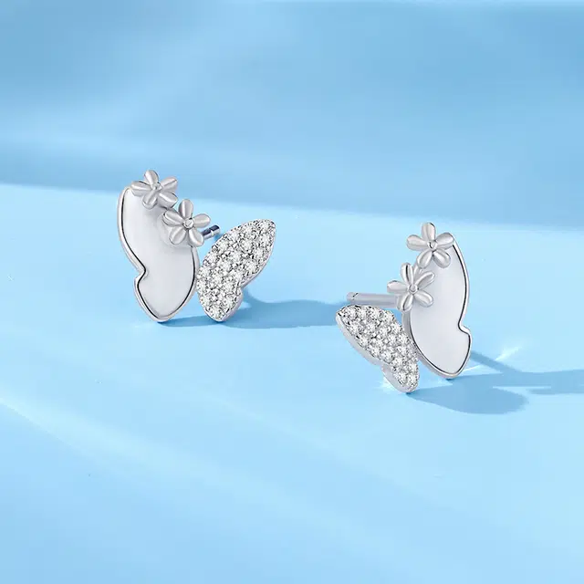 925
