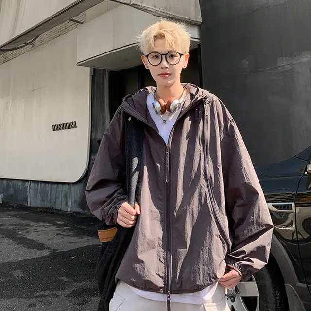 NEAR HERE ins