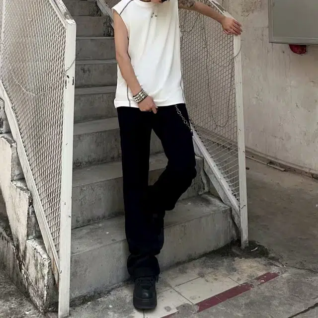 NEAR HERE ins