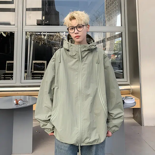 NEAR HERE ins