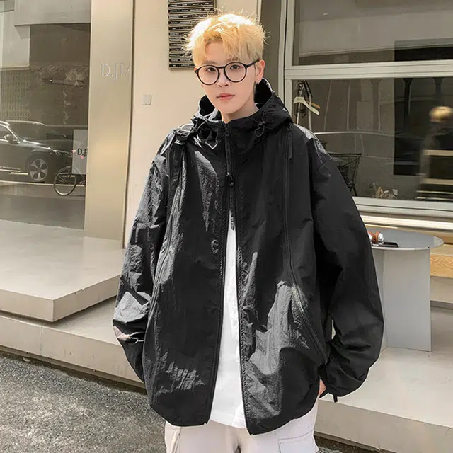 NEAR HERE ins