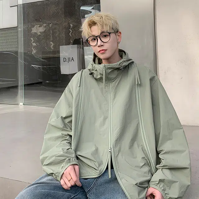 NEAR HERE ins