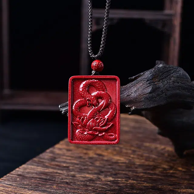 媚之吻 高含量原矿 生肖蛇方牌 巳蛇挂件 朱砂 项链 男女同款情侣款