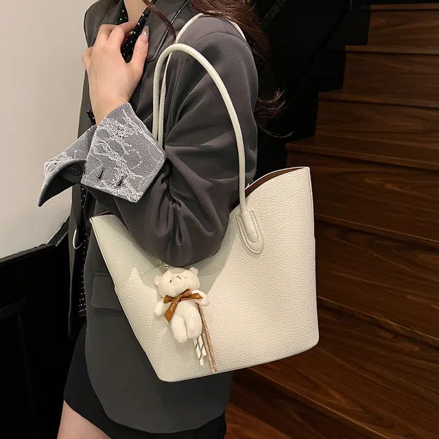 Z 1979 PU Tote