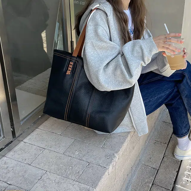 Z 1979 PU Tote