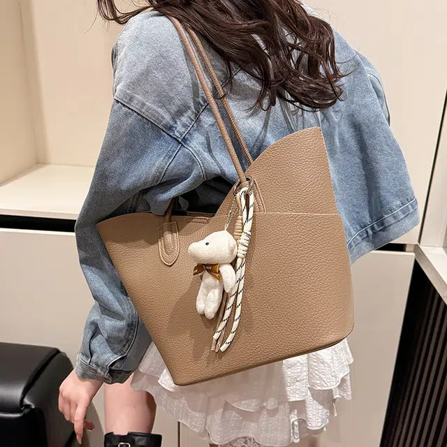 Z 1979 PU Tote